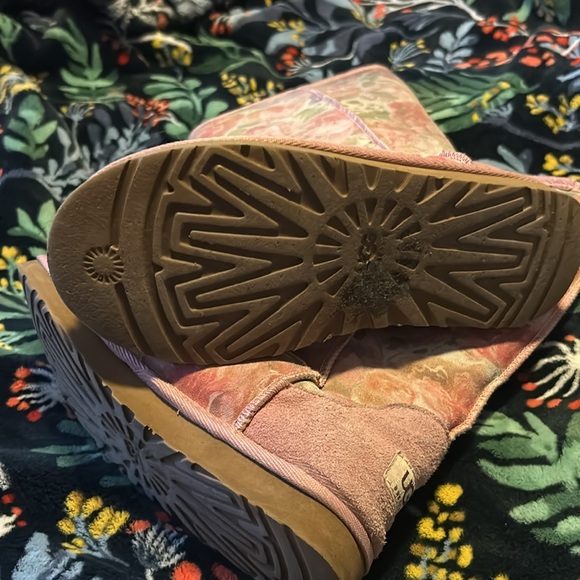 UGG Romantic Floral boots - Picture 2 of 7